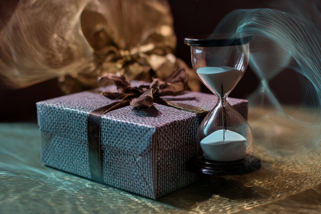 im1979_Gifts_as_Time_Travel_Creating_Nostalgia_or_Future_Memo_d3cfbf72-d2e0-4b0d-b462-e8e2925c1a44_1